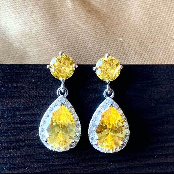 ♦️SALE♦️🌟2/$25🌟Bright Lemon Yellow Crystal Zirconia Drop Earrings - Picture 7 of 12